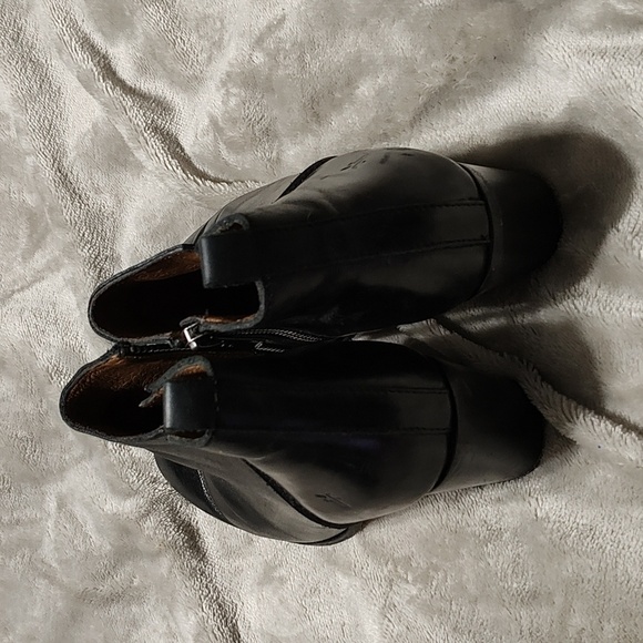 Frye Black Leather Ankle Boots size 6.5 - Picture 2 of 12